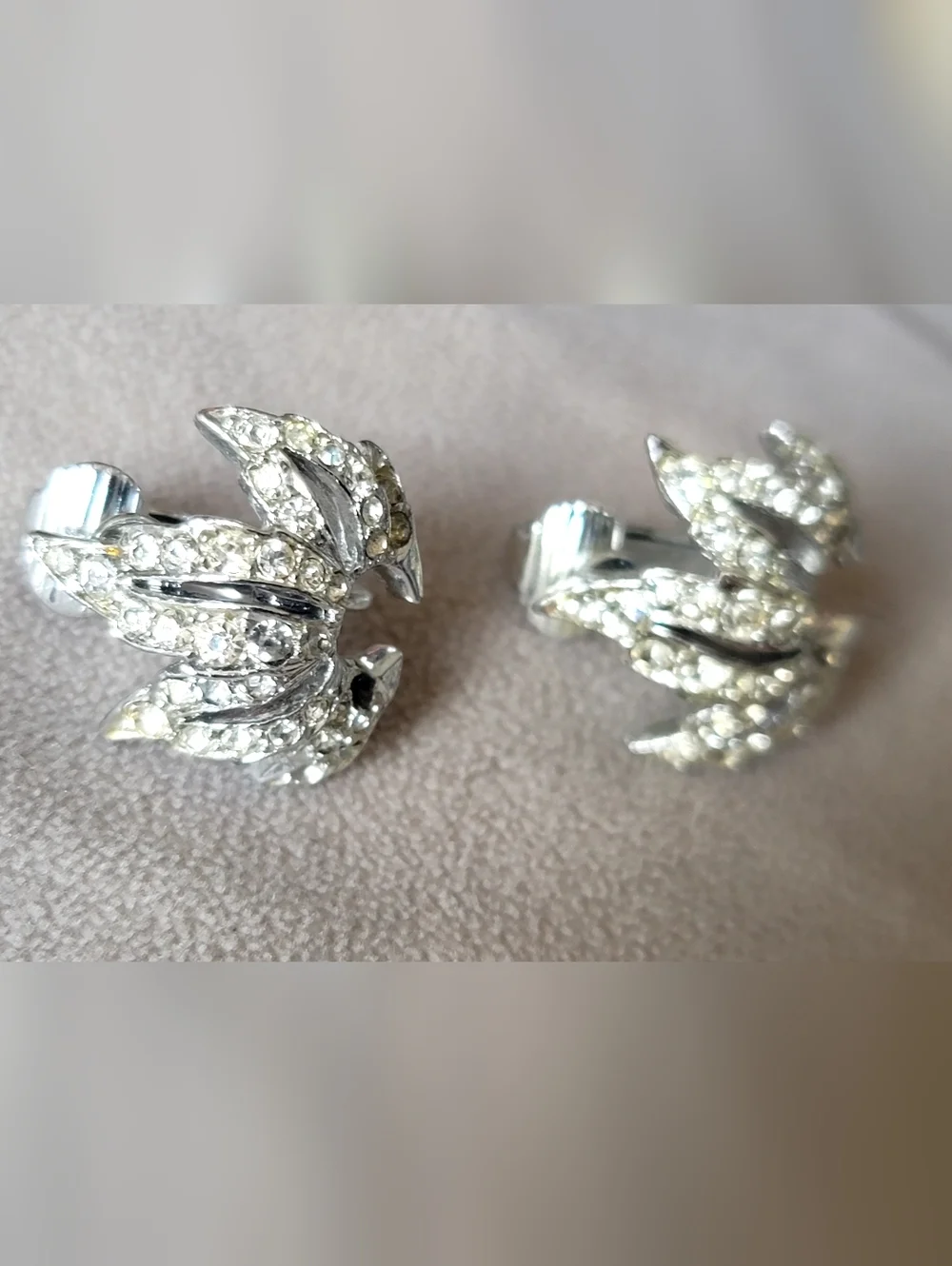 Vtg BOUCHER Clip Earrings Silvertone Rhinestone Leaf Signed (Rhodium Plating)