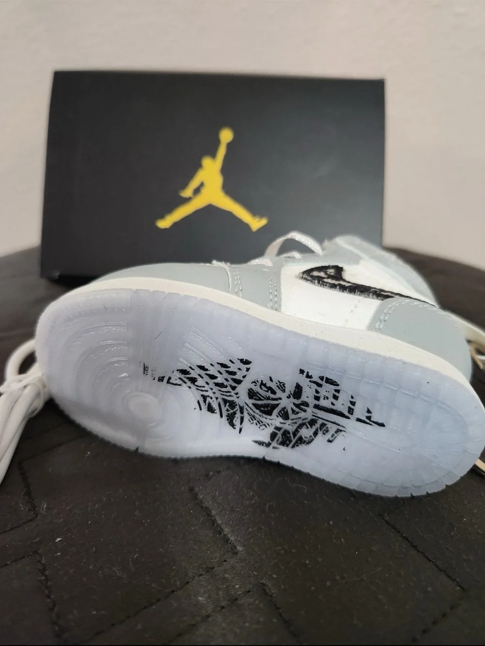 Nike Dior JordonSneaker (Dior Air) Keychain Portable Power Bank Charger 8000 mAh