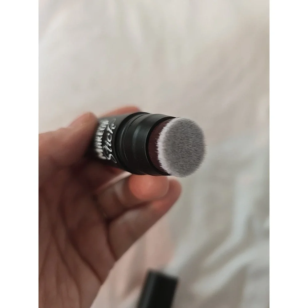DeLanci contour makeup stick