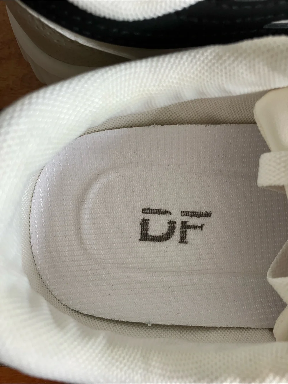 De Florance Retro Comfort Sneakers Womens 7.5 White Black Platform NWT