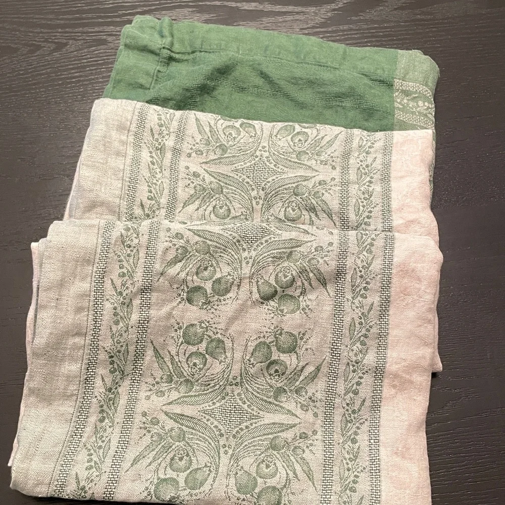 Williams Sonoma linen tablecloth 70 x 108 jacquard natural/green cottage