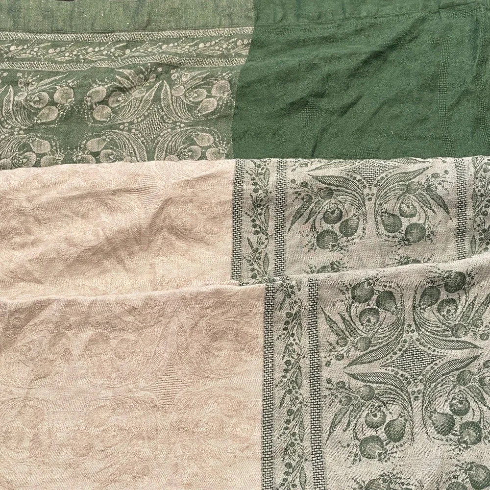 Williams Sonoma linen tablecloth 70 x 108 jacquard natural/green cottage
