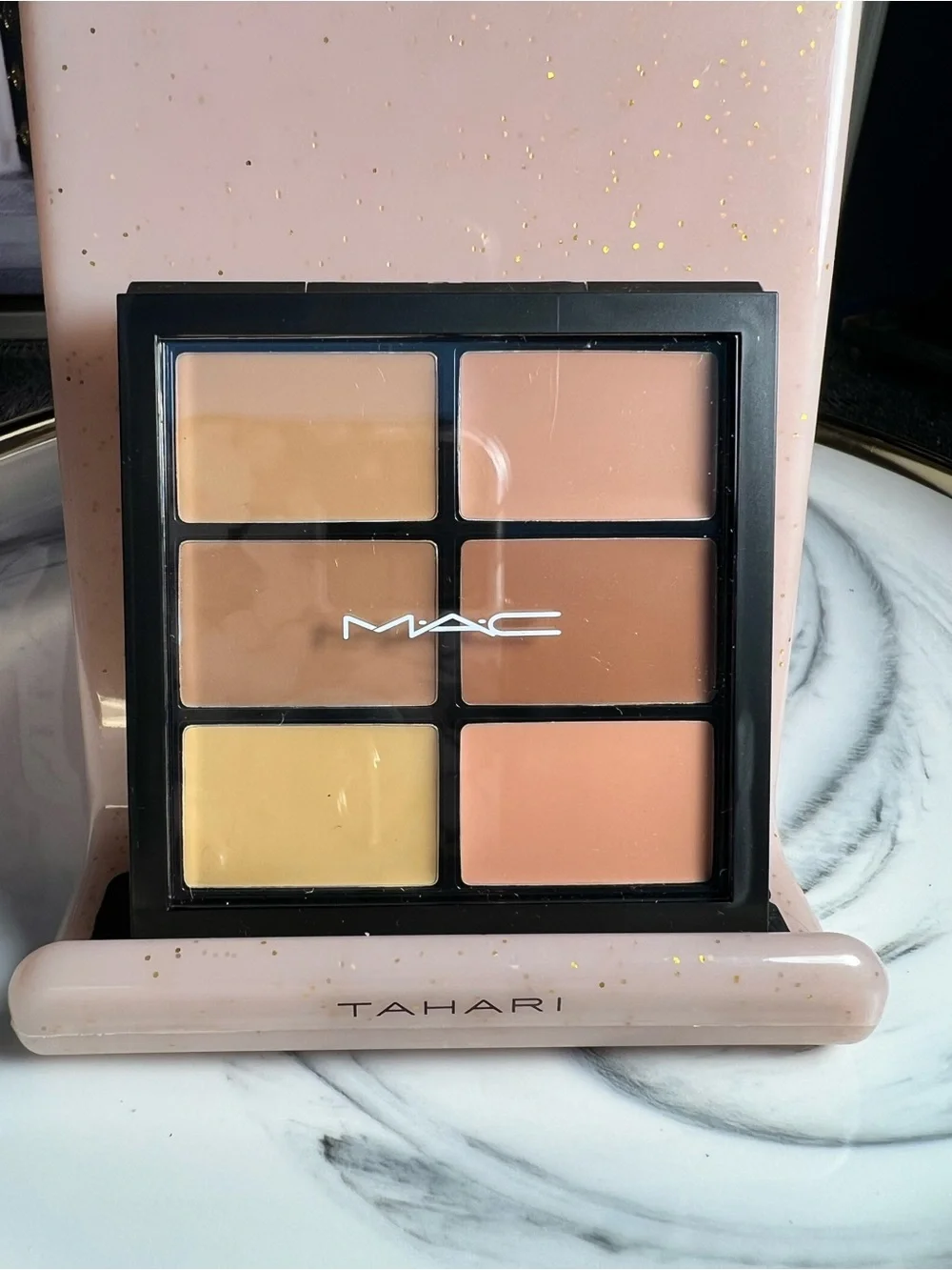 ❤️HP❤️MAC Cosmetics Mid Yellow Mid Peach Concealer Palette — Warm Peach Tones