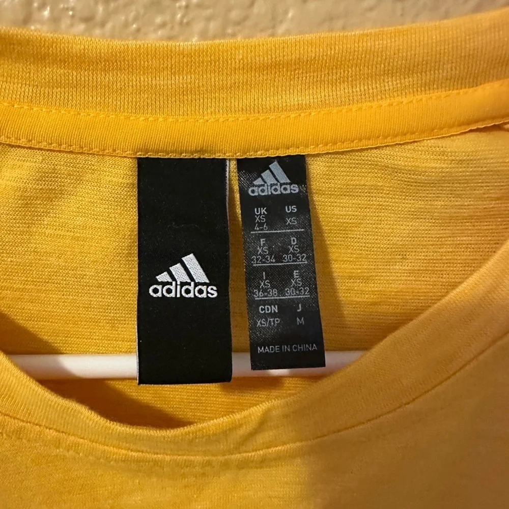 adidas or classic vibrant