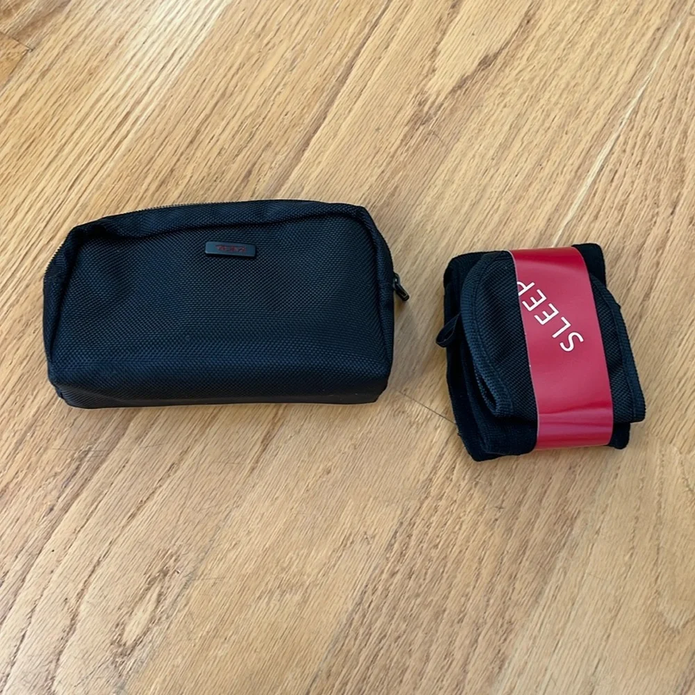 Tumi delta small