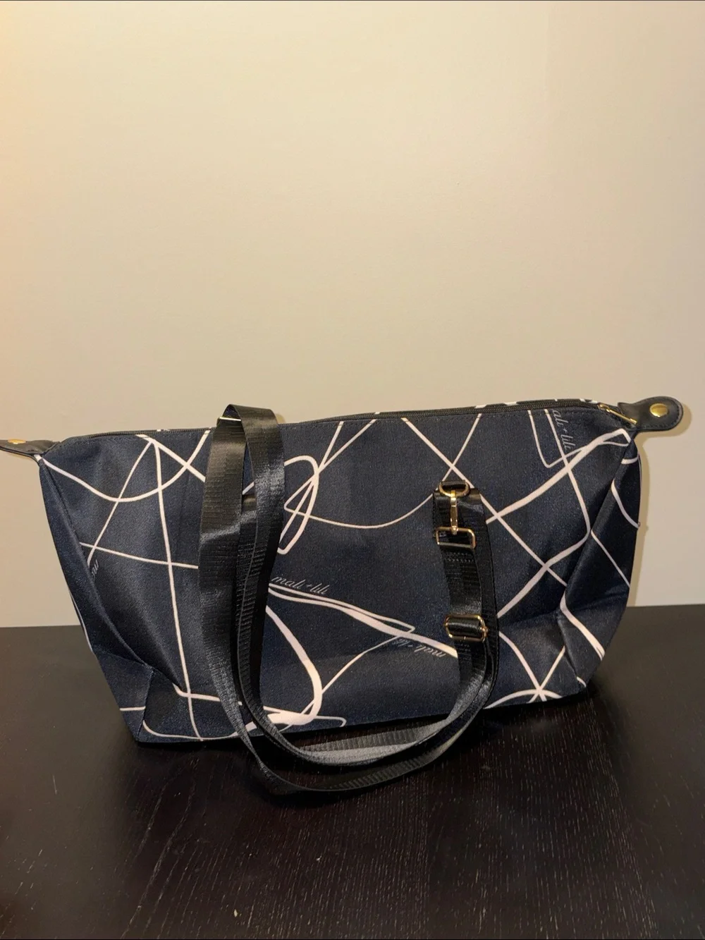 NWOT Mali & Lili Abstract Weekender Bag