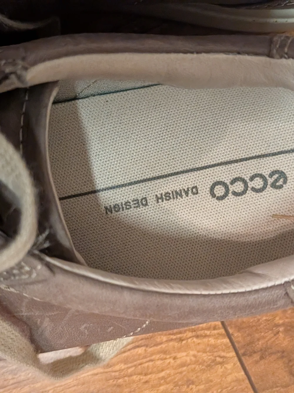 Ecco Taupe Leather Lace-Up Sneaker