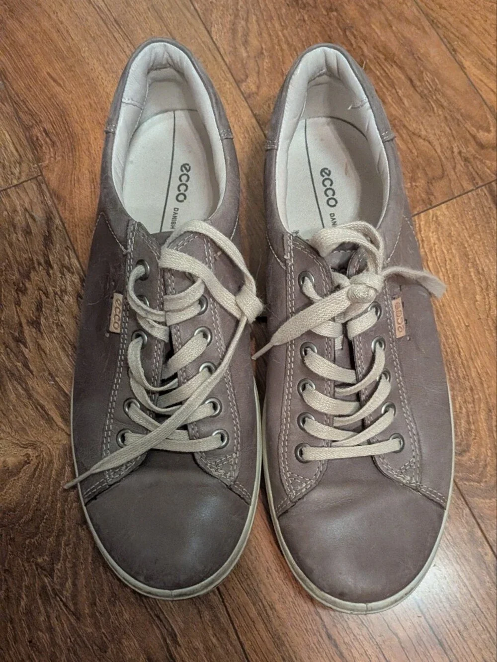 Ecco Taupe Leather Lace-Up Sneaker