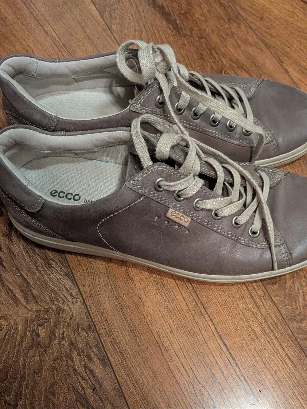 Ecco Taupe Leather Lace-Up Sneaker
