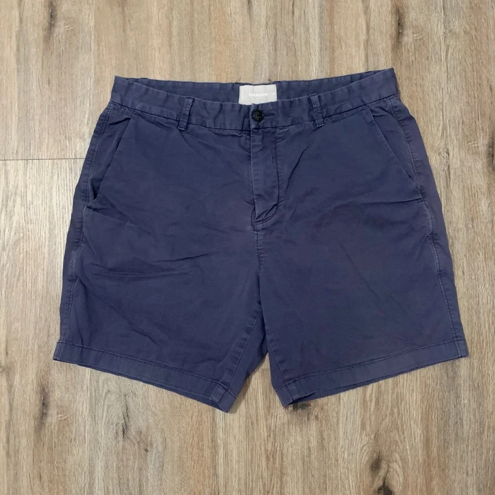 Everlane flat-front chino shorts in navy blue - size 34 mens - 7 inch