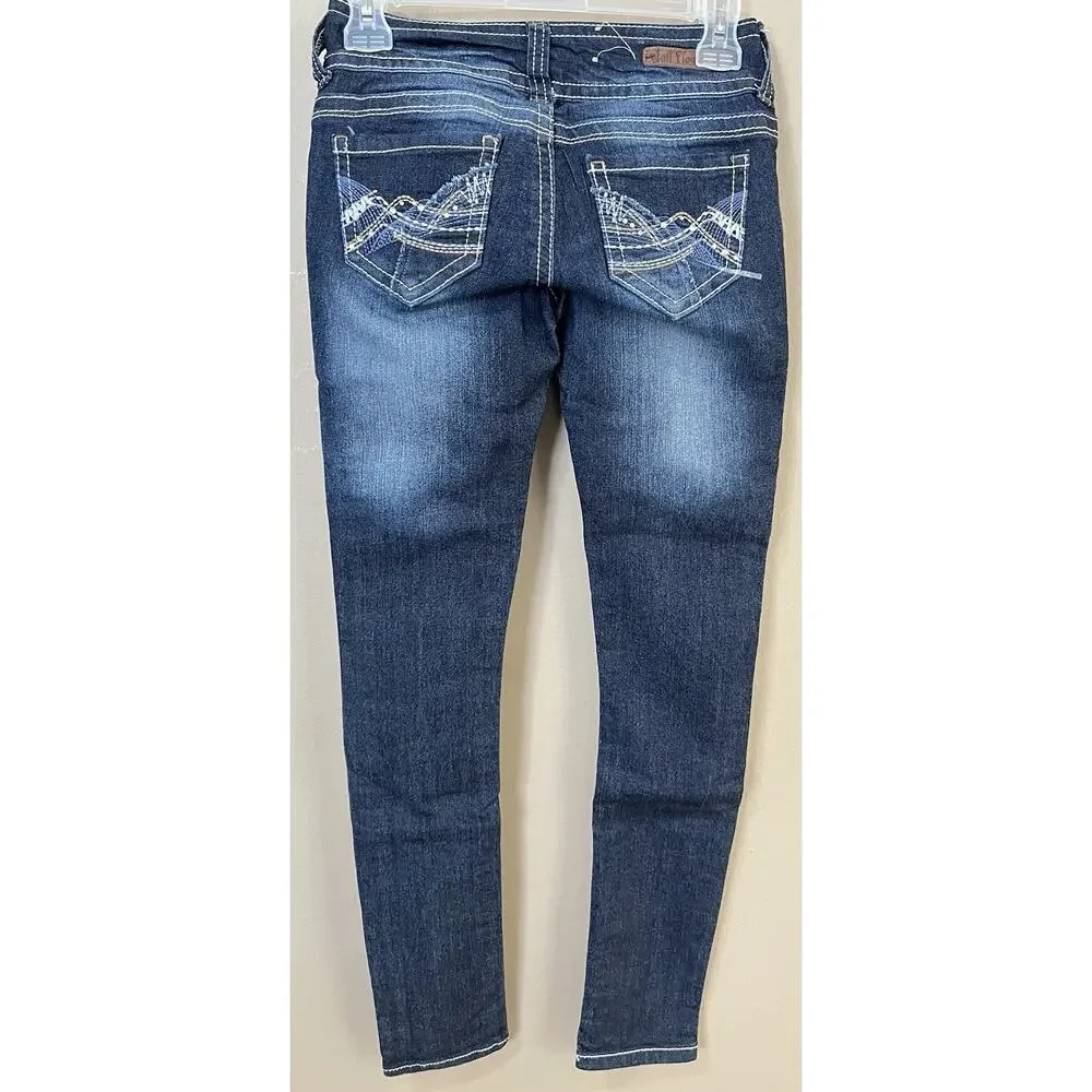 WallFlower Jeans Women's Size 0 W26 L29 Embroidered Rhinestone Bling Pocket NWOT
