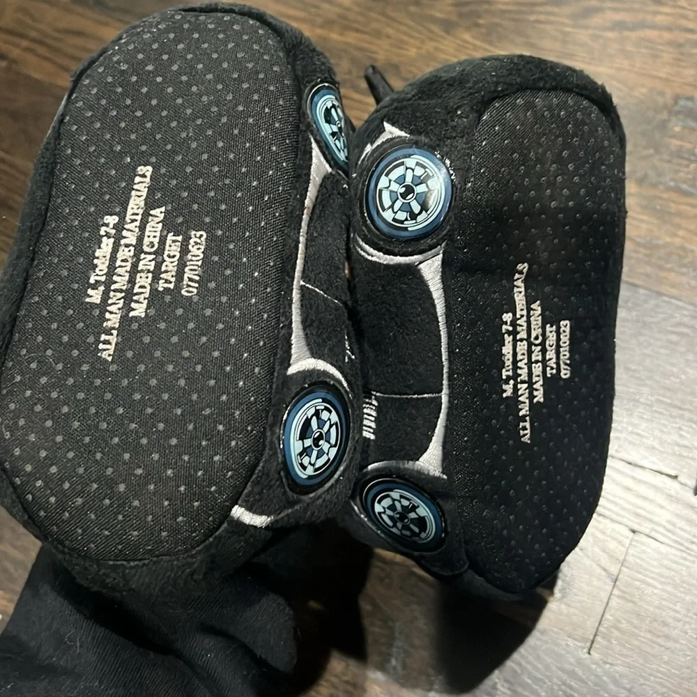 Batman slippers. Toddler 7-8.