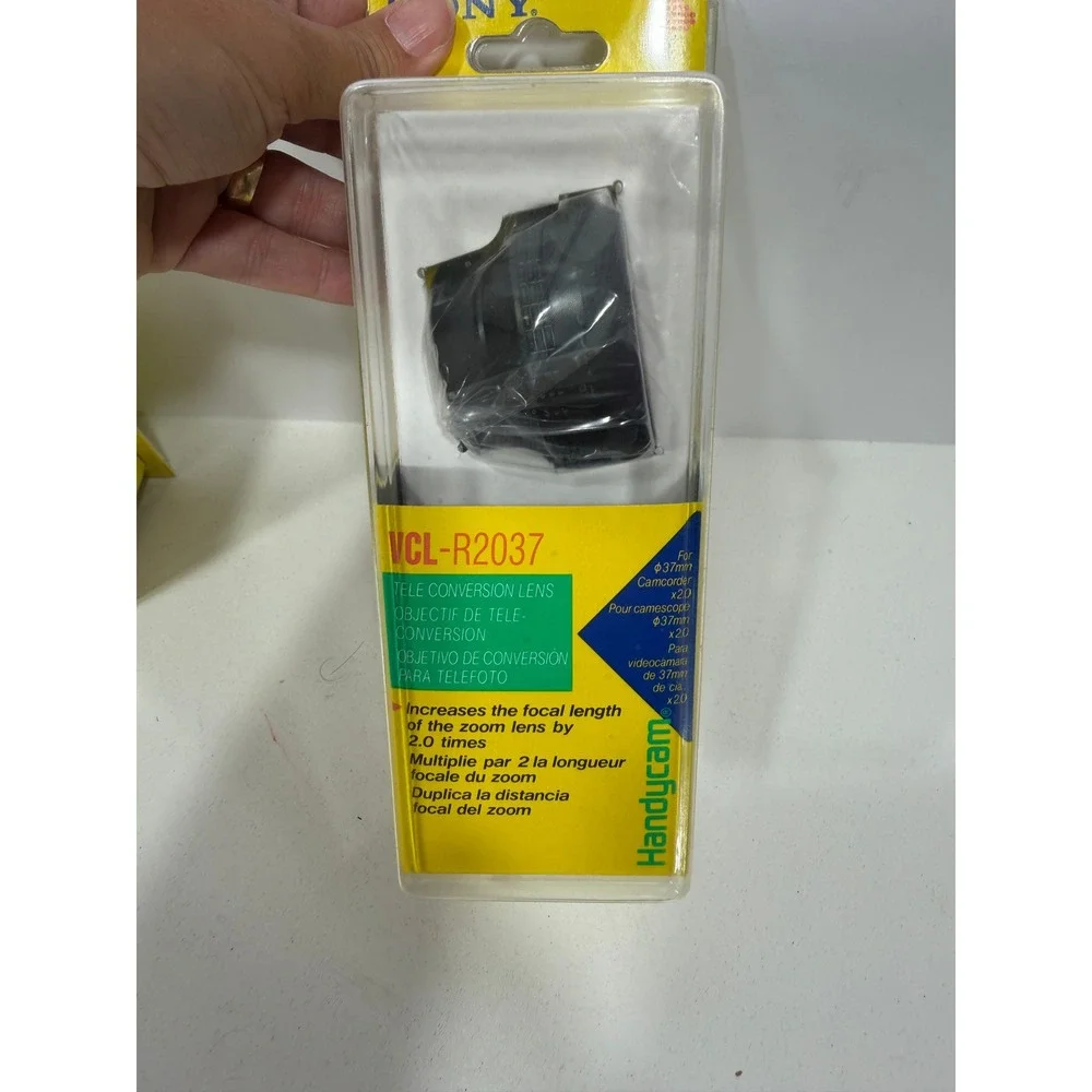 Sony Handycam Lens Set of 2 VCL-0637H Wide 0.6x & VCL-R2037 2.0x 37mm black whit