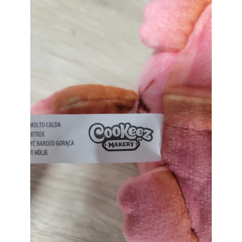 Cookeez Makery Baked Treatz DONUT DOG Sound Works. Frosted Fido‎