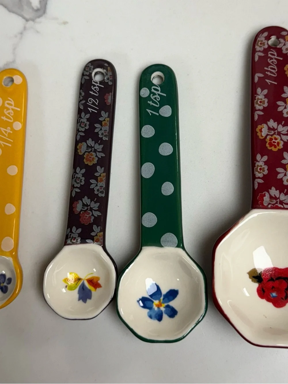 The Pioneer Woman set measuring