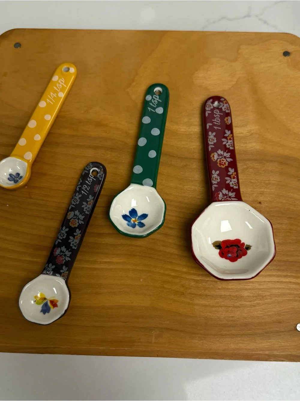 The Pioneer Woman set measuring