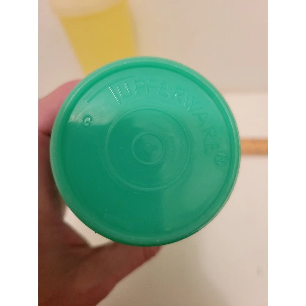 N/A vintage tupperware