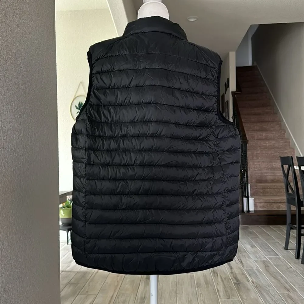 Amazon Essentials laying zip