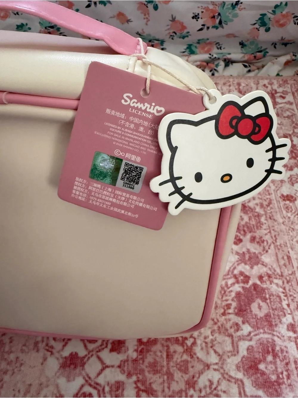 Hello Kitty compact hello
