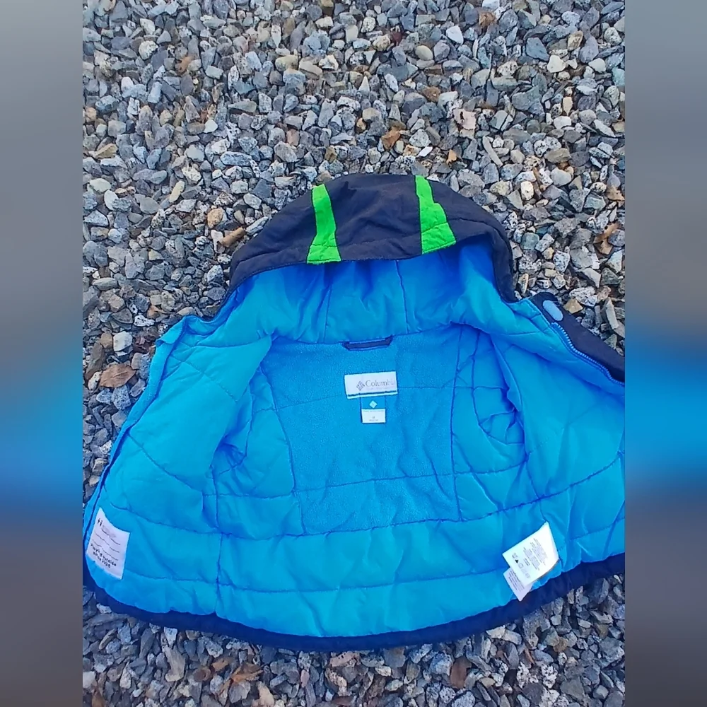 Columbia vibrant blue
