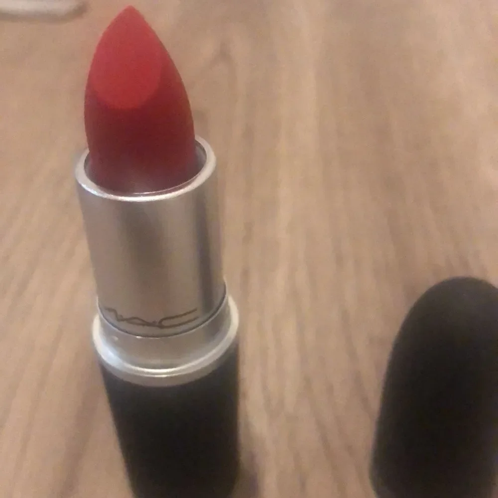 MAC Cosmetics weightless moisture