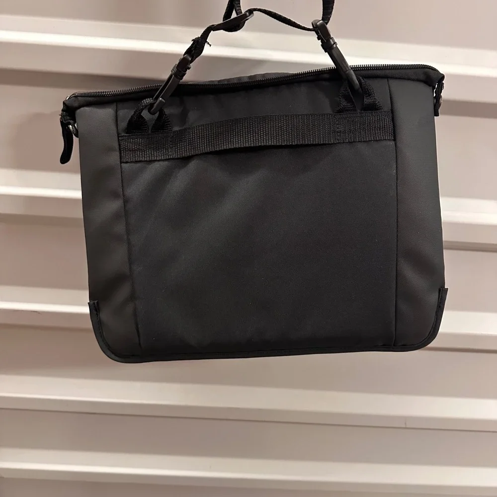 Case Logic sleek silhouette