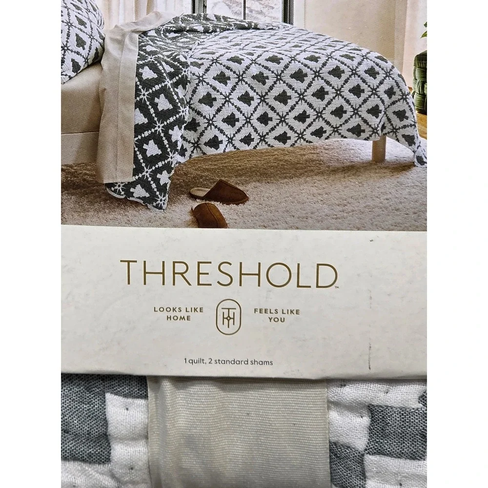 Threshold 100 comforter