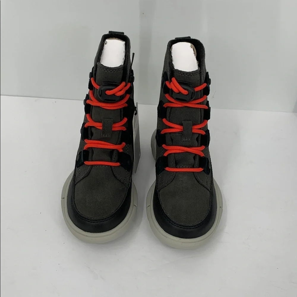 Sorel explorer snow