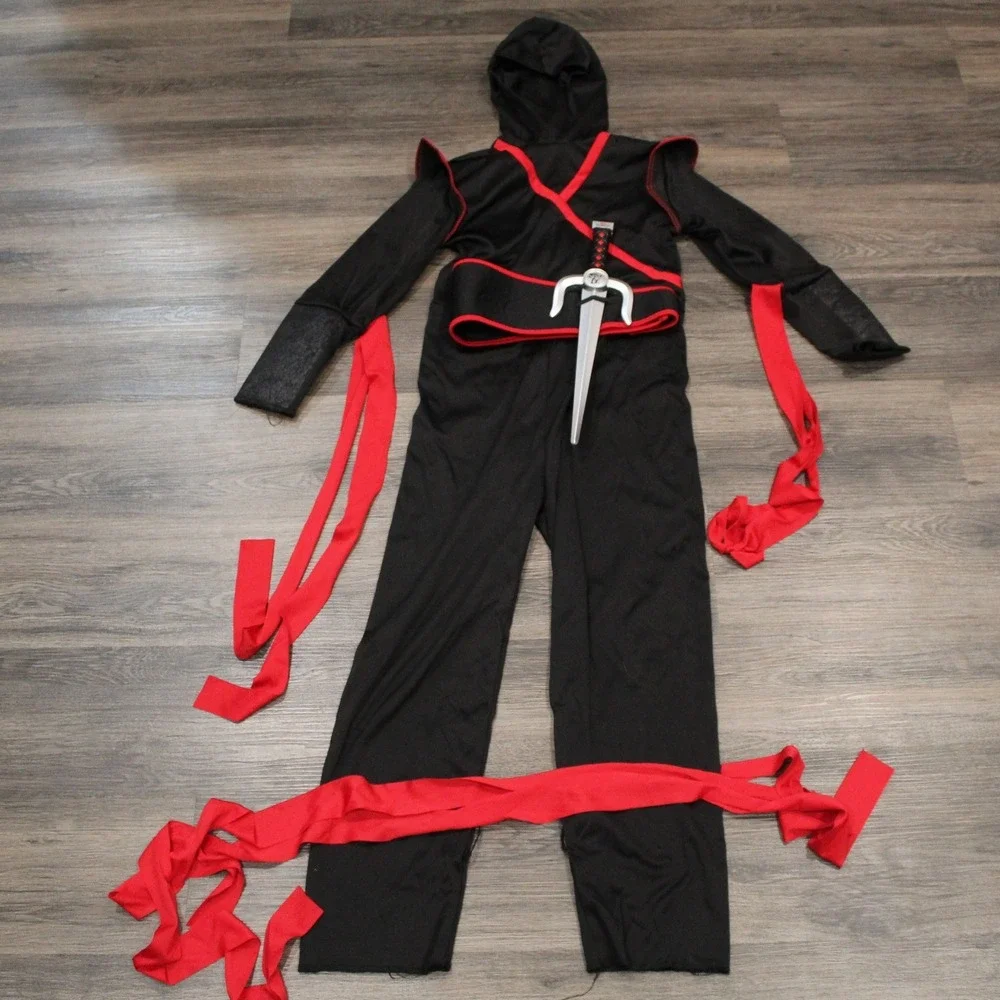 Spirit Halloween Dark Ninja Costume Child Size Small 4-6 Includes Sais READ DESC