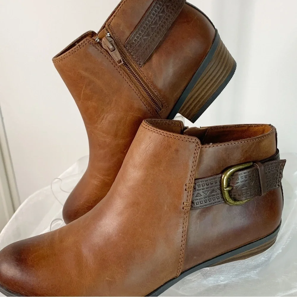 Clarks Collection Women's Brown Addiy Kara Booties!