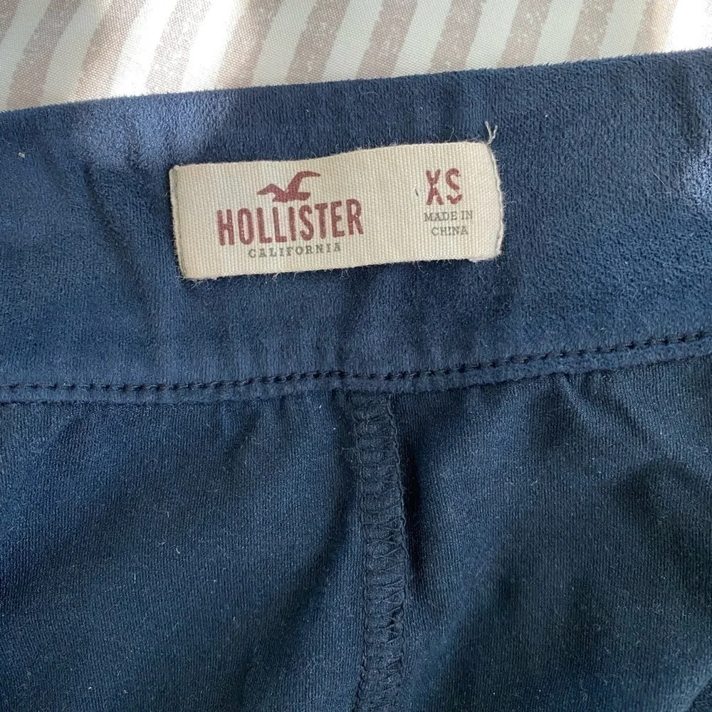Hollister Skater Skirt Velvet like material Navy Blue Size XS In EUC