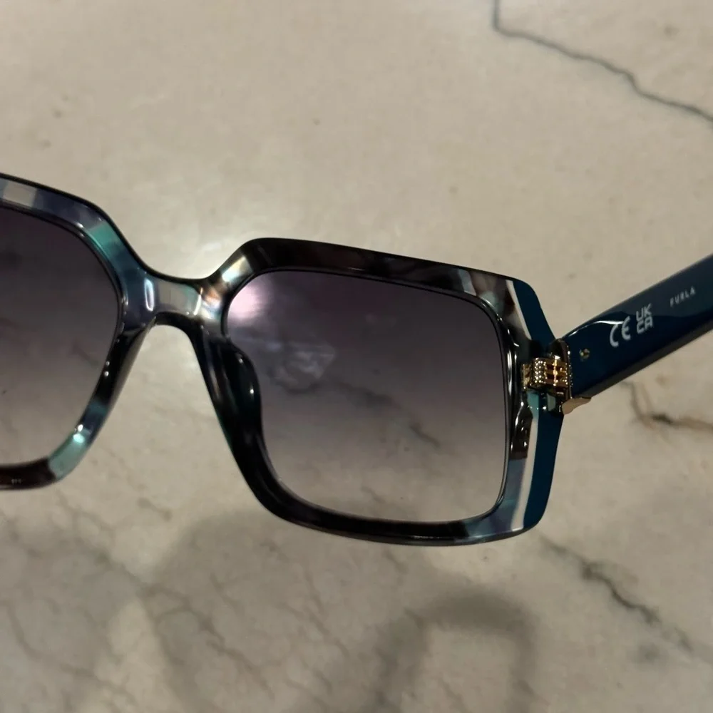 Furla up grabs