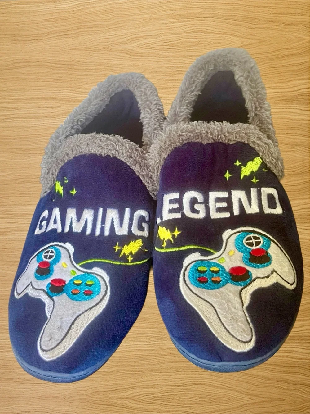 EUC Wonder Nation Boys Gaming Legend Lounge Slippers Size 2-3