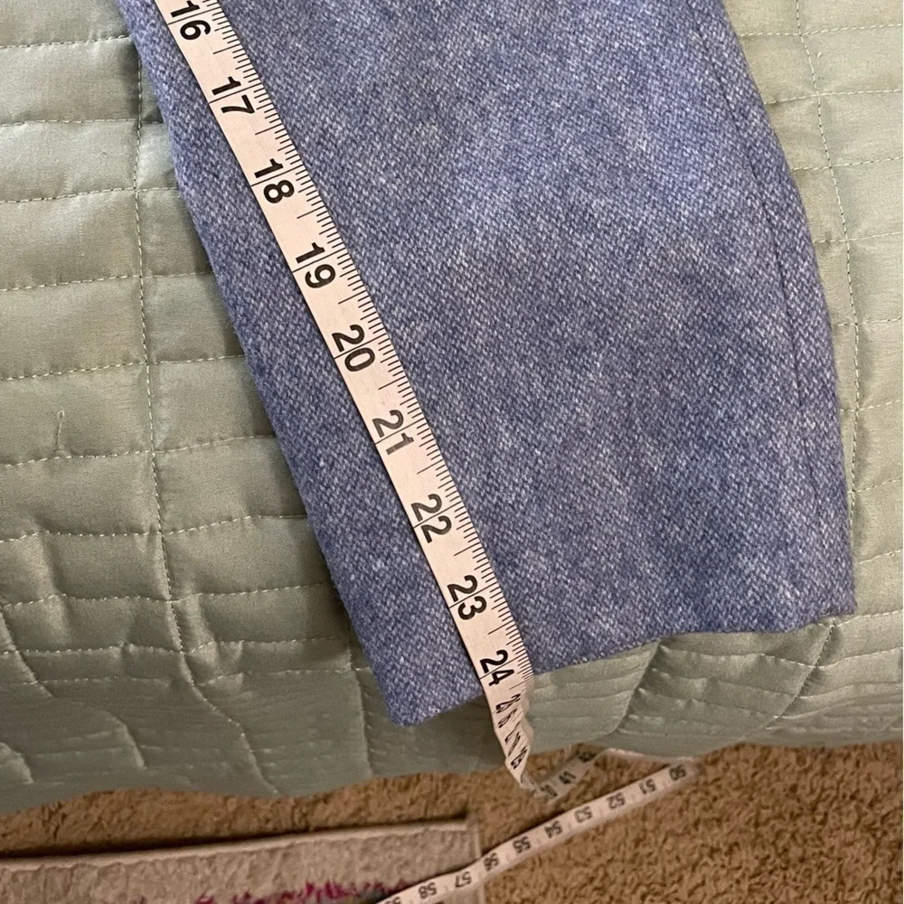 Banana Republic Avery Pant, ankle length, side pockets, wool mix. LIKE NEW