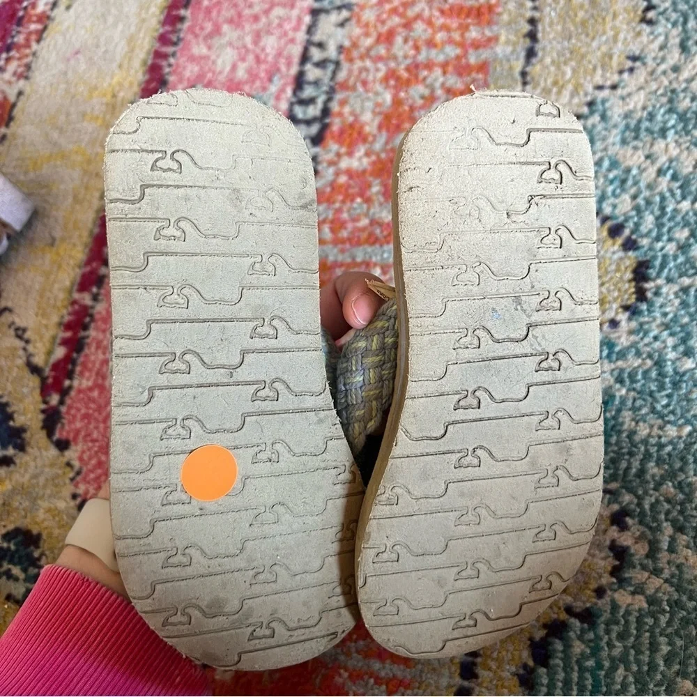 Vineyard vines Kids Blue and Tan Flip Flops size 1