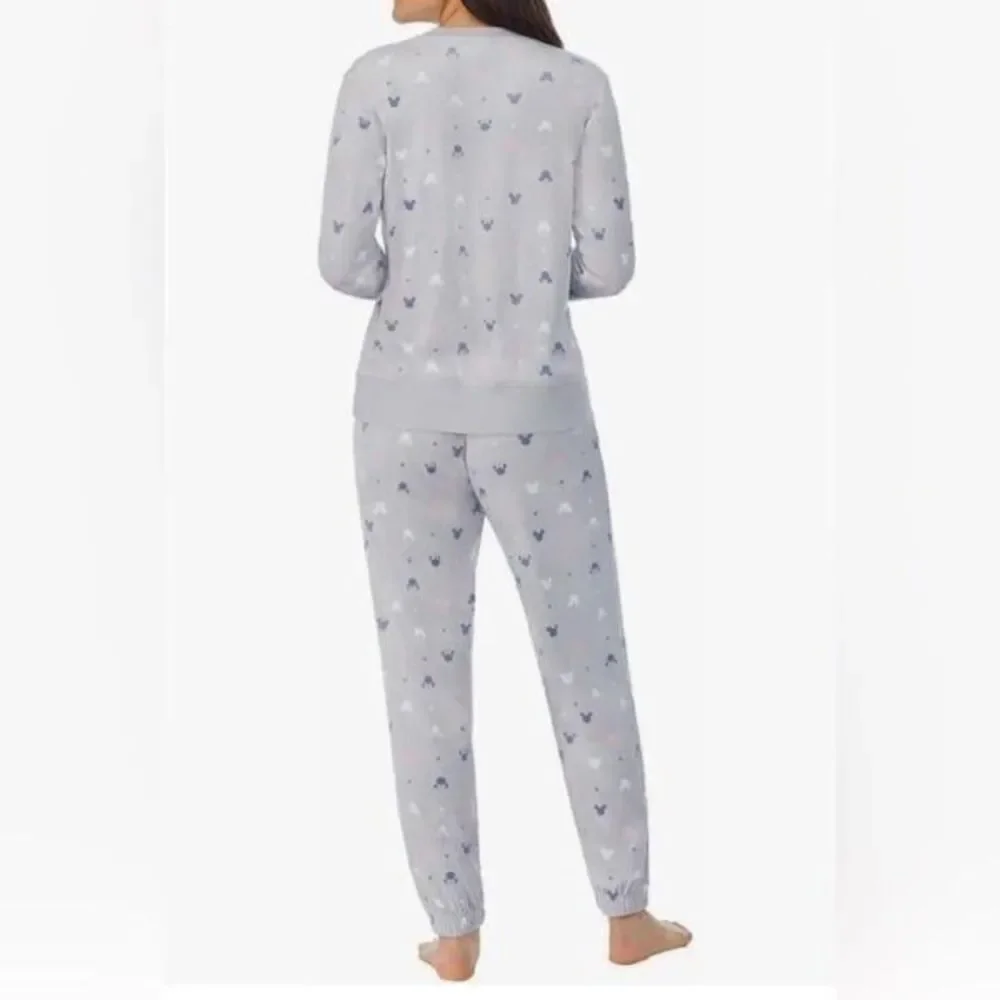 Disney Women’s fleece pajama set M