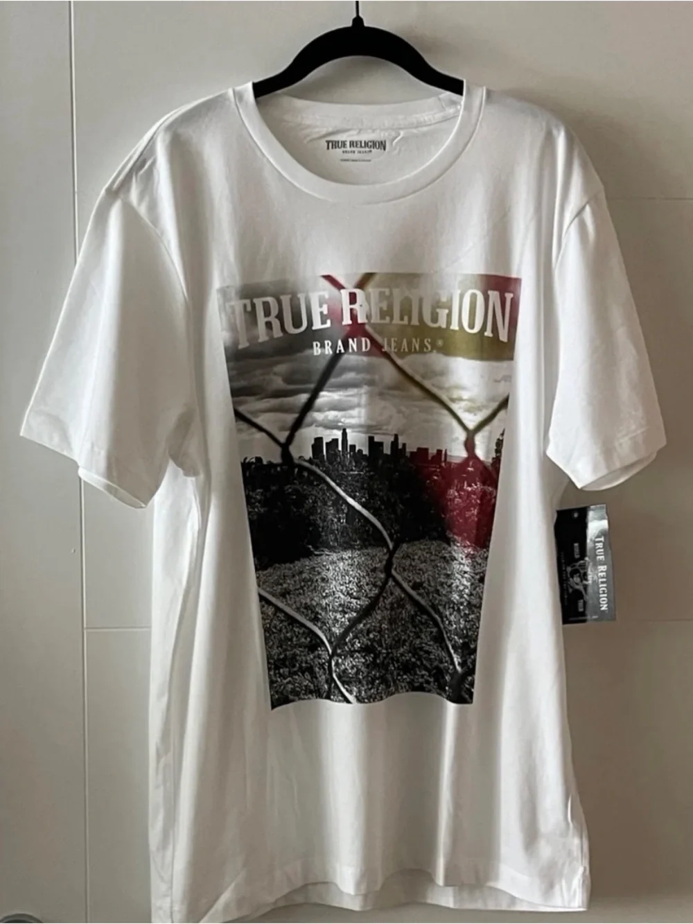 TRUE RELIGION Men's Chainlink City Crew Tee