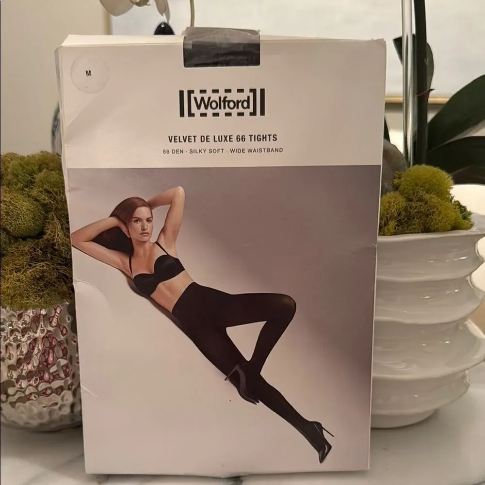 NWT Wolford Velvet De Luxe 66 Tights size Medium