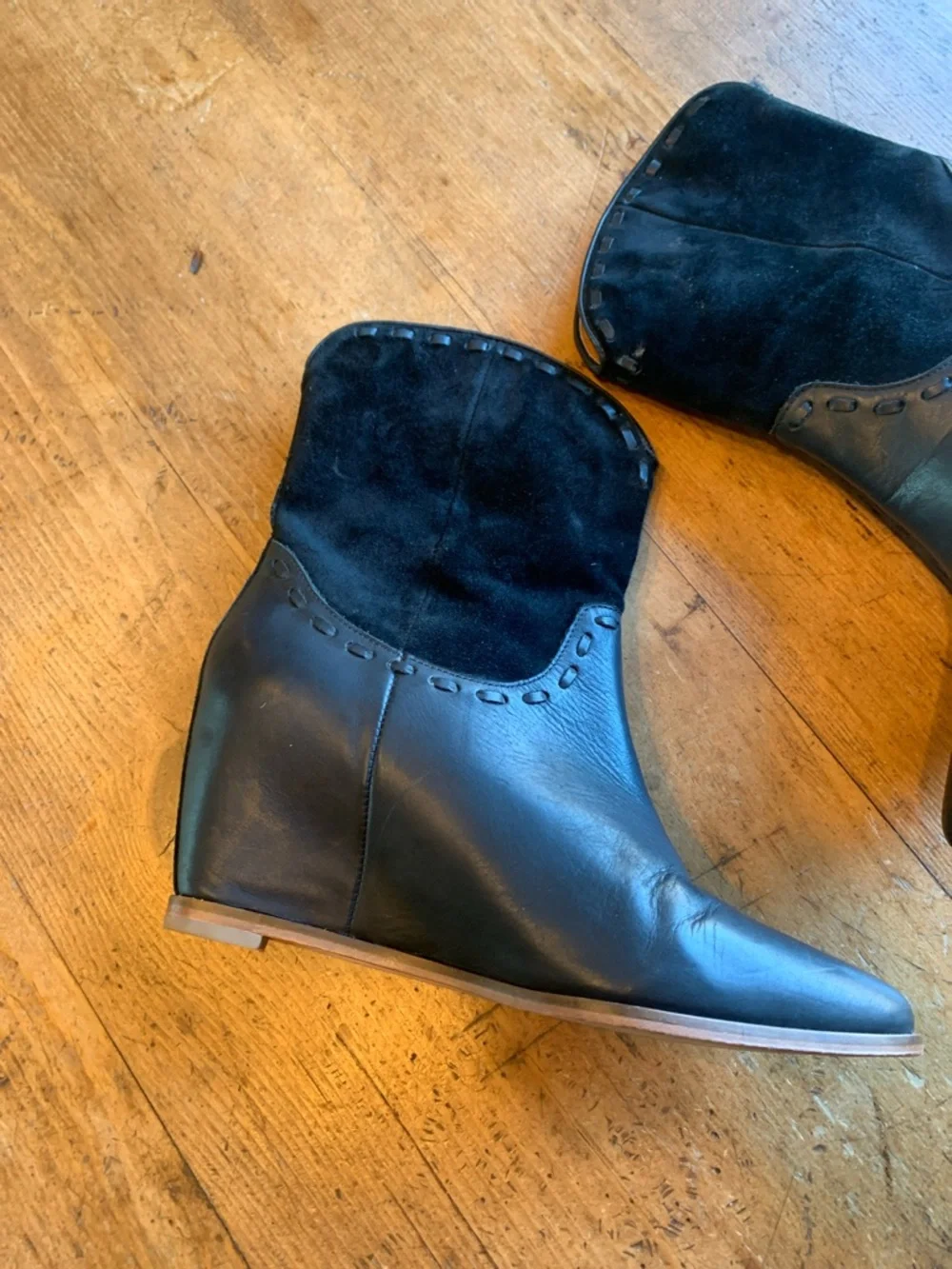 Martha Davis chic black
