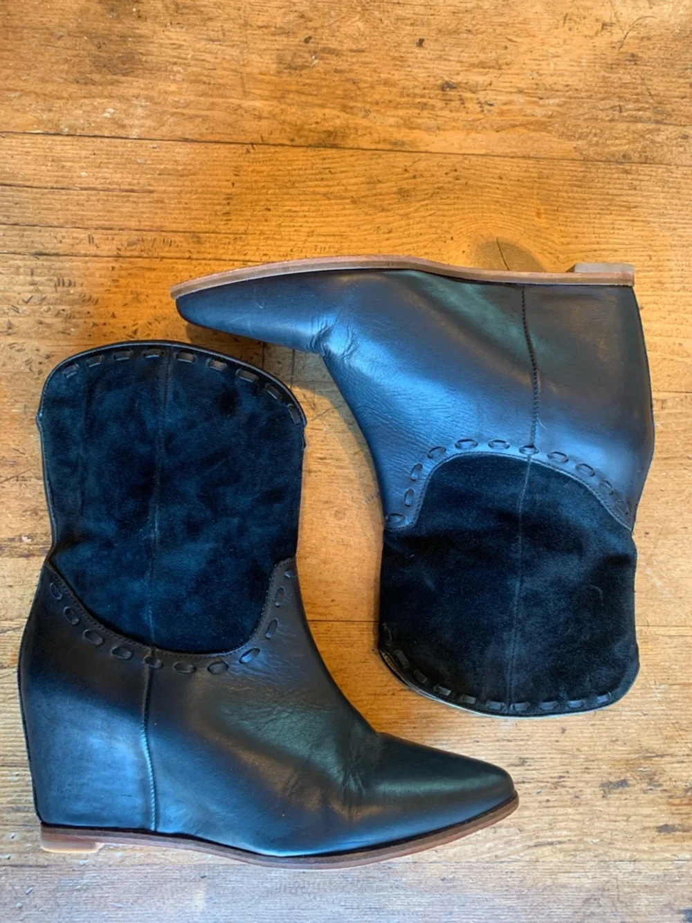 Martha Davis chic black