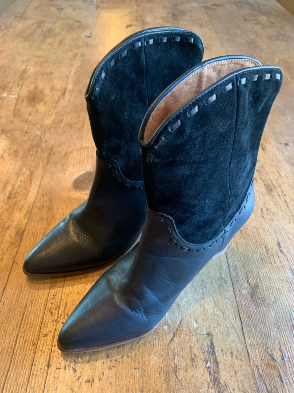 Martha Davis chic black