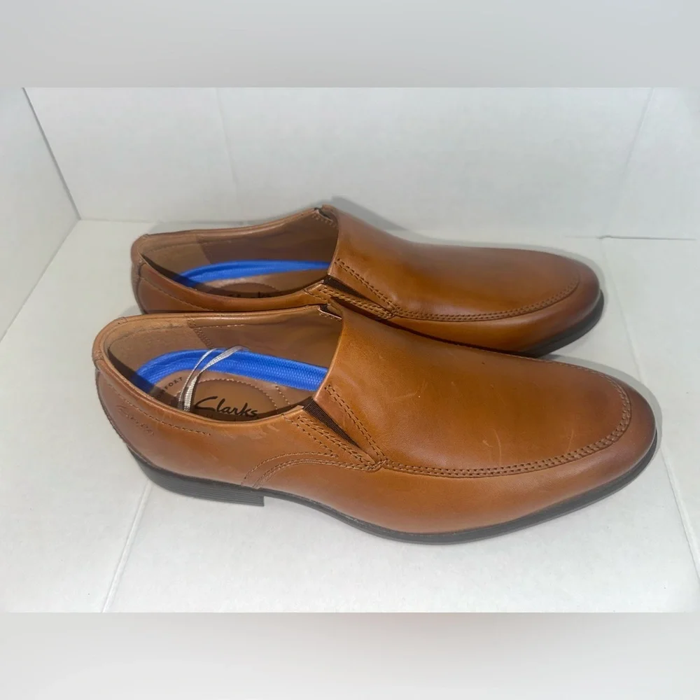 Clarks Men's Brown Leather Slip-Ons size 8 1/2W.      (#144)