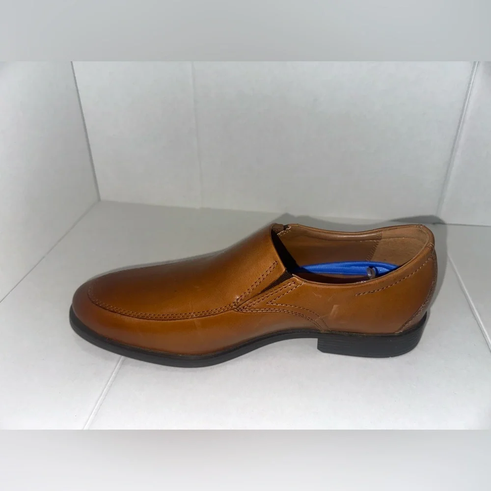 Clarks Men's Brown Leather Slip-Ons size 8 1/2W.      (#144)