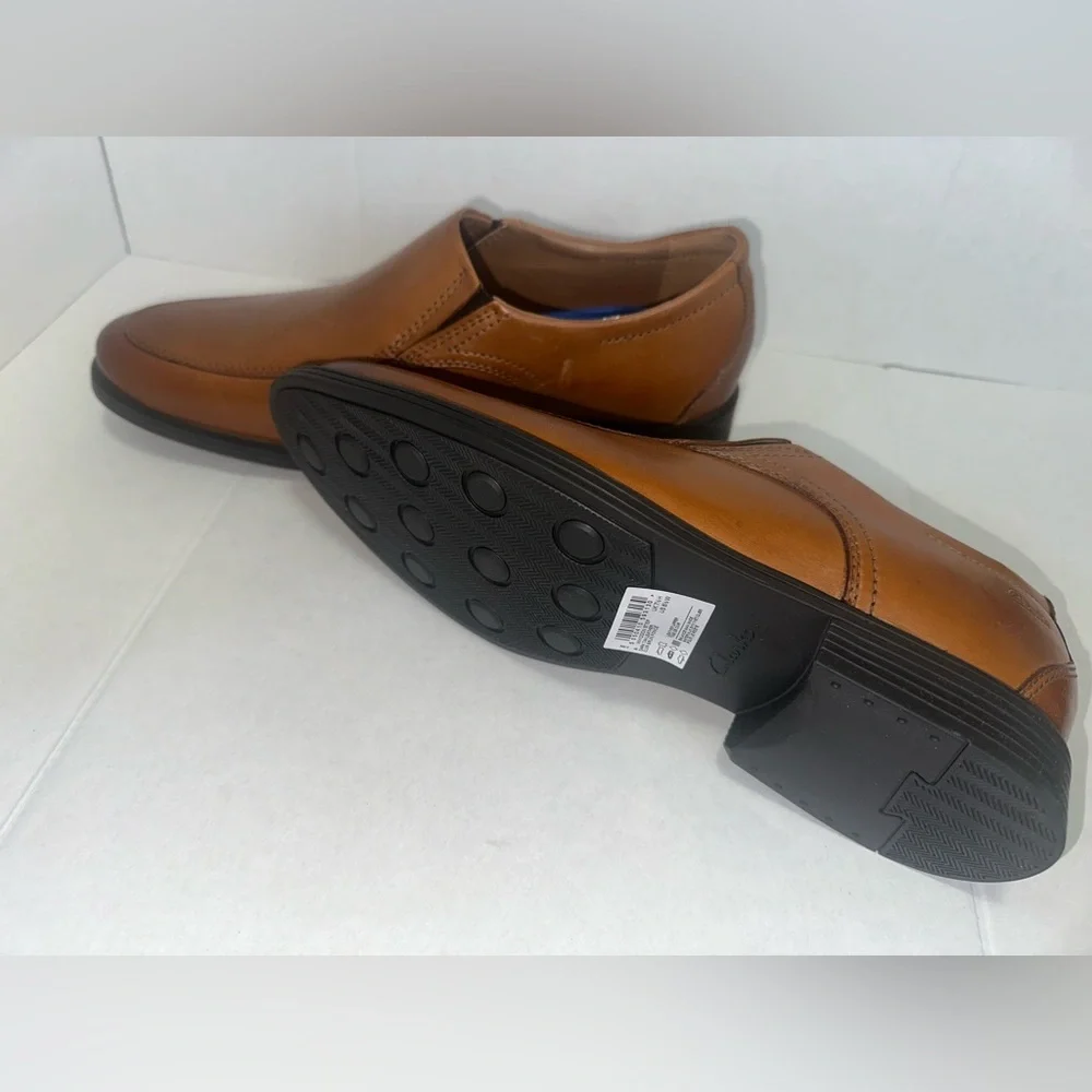 Clarks Men's Brown Leather Slip-Ons size 8 1/2W.      (#144)