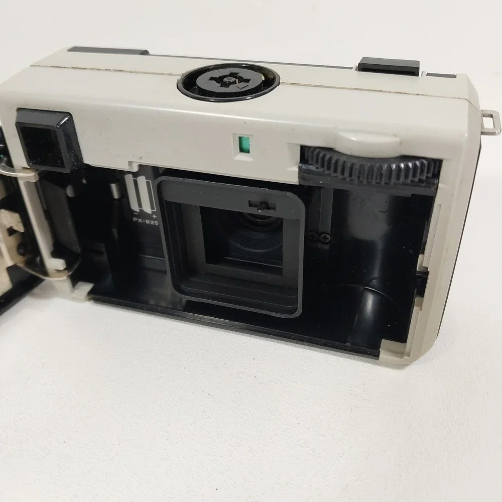 Vintage Konipak 300 Konica 126 Film Camera and case‎