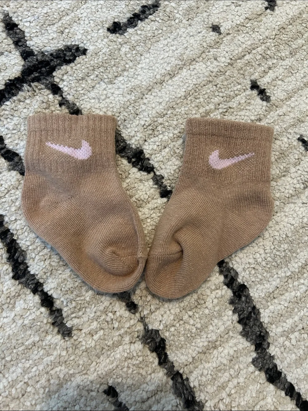 Nike Kids Assorted Crew Socks in Red, Blue, Sand, Cream NWOT, size 0-6 months