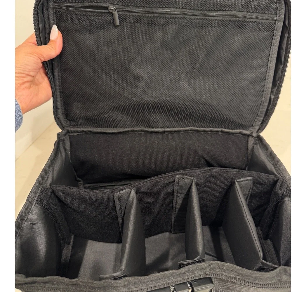 Locking‎ bag Storage Bag with TSA Combination Lock and Adjustable Dividers