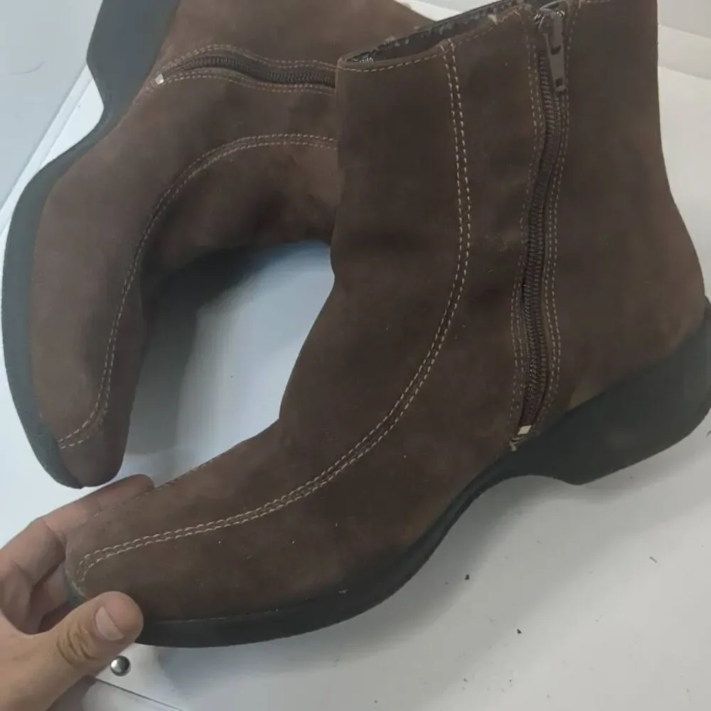 Clarks ships quickly