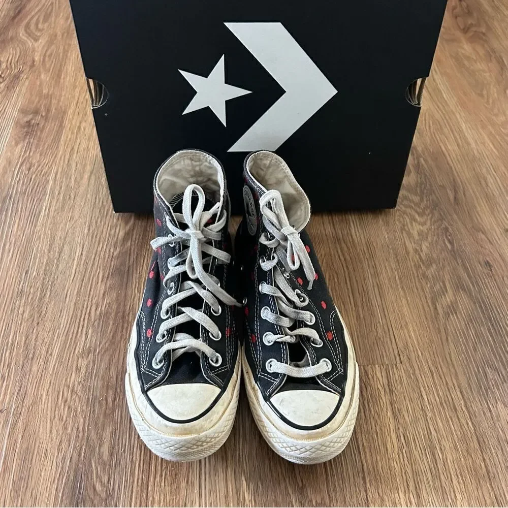 CONVERSE all Star Chuck Taylor hi top kiss lips embroidered lace up shoes sz7