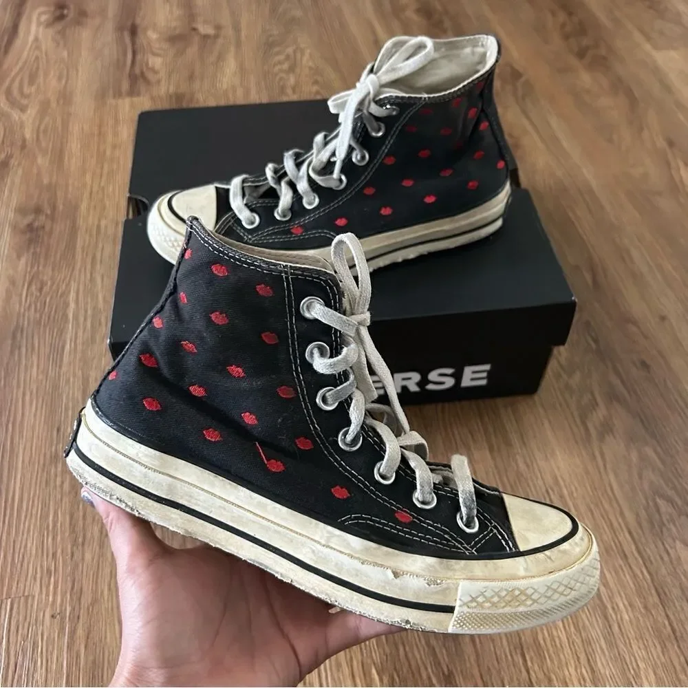 CONVERSE all Star Chuck Taylor hi top kiss lips embroidered lace up shoes sz7